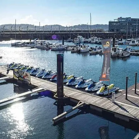 Puerto Deportivo *